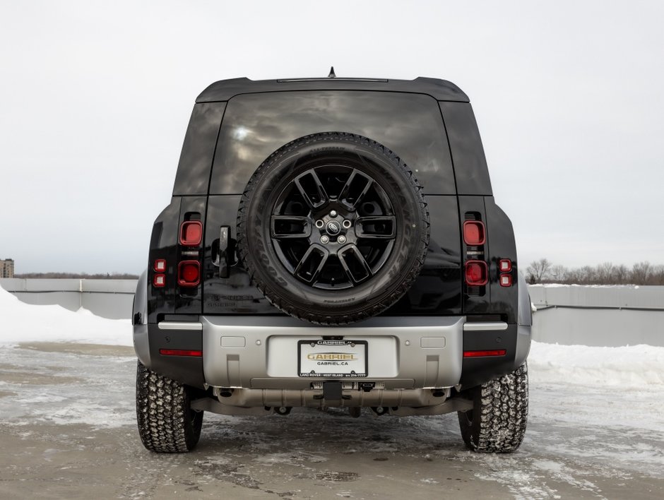 Land Rover Defender S 2024-32