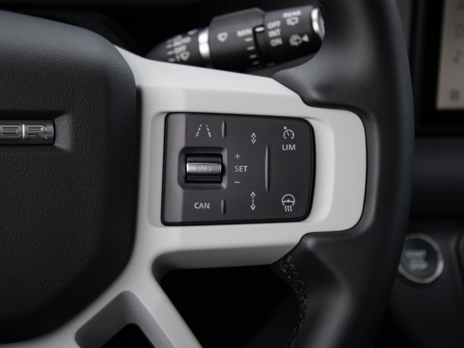 2024 Land Rover Defender S-17