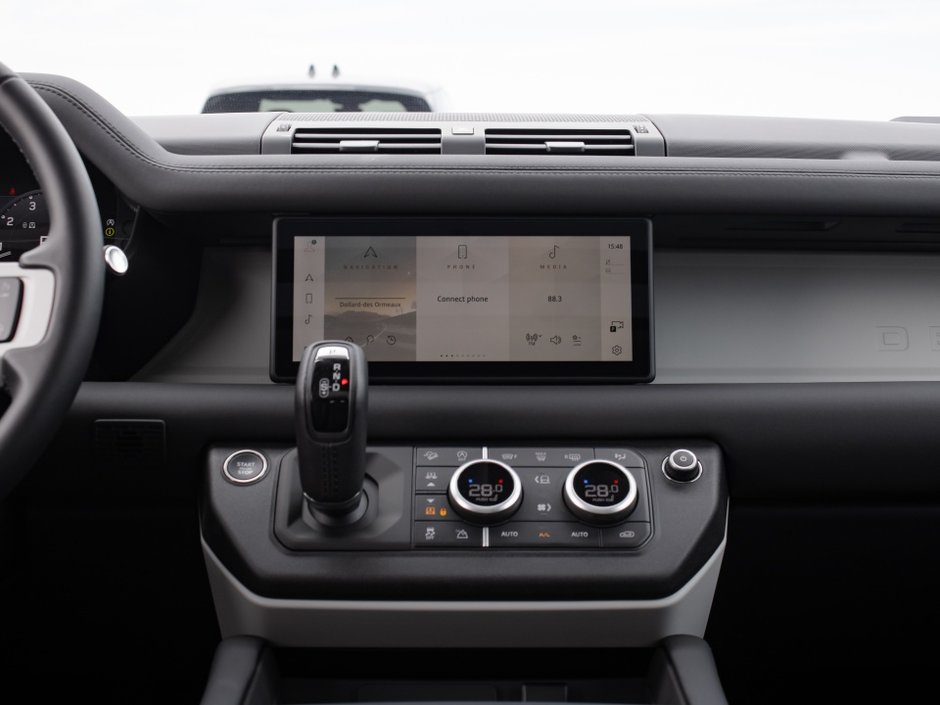 2024 Land Rover Defender S-18