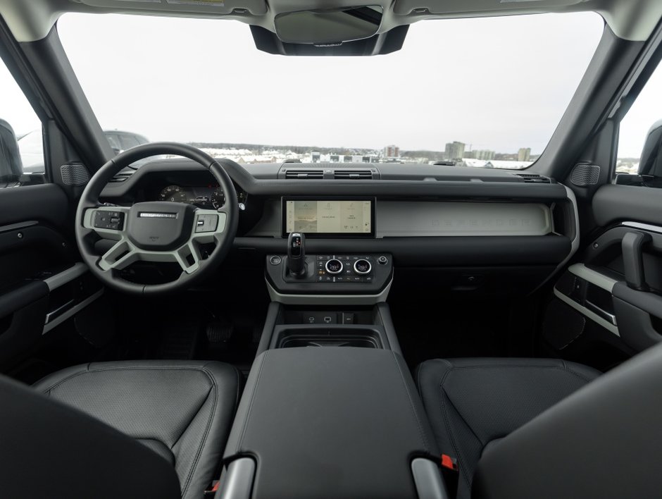 Land Rover Defender S 2024-11