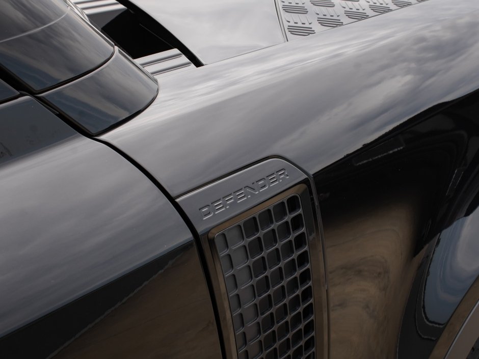 2024 Land Rover Defender S-32