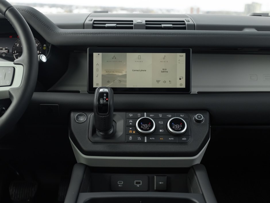 Land Rover Defender S 2024-12