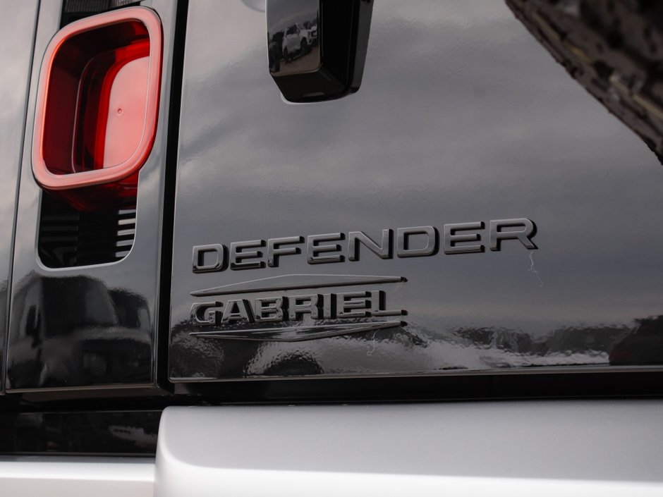 2024 Land Rover Defender S-33