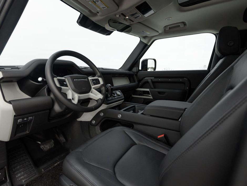 Land Rover Defender S 2024-2