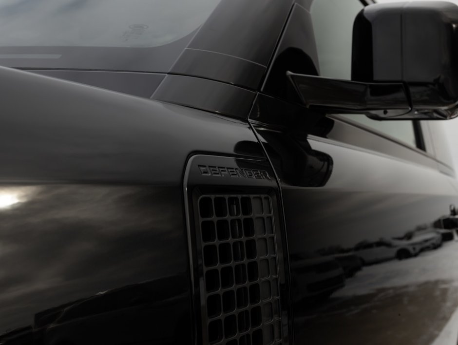 Land Rover Defender S 2024-24