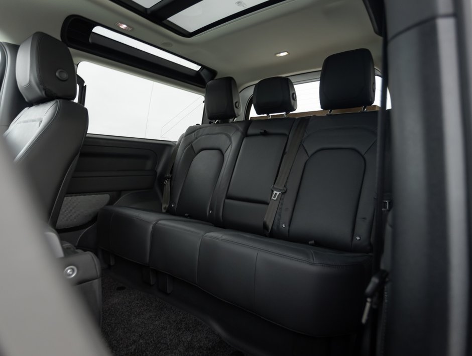 Land Rover Defender S 2024-3