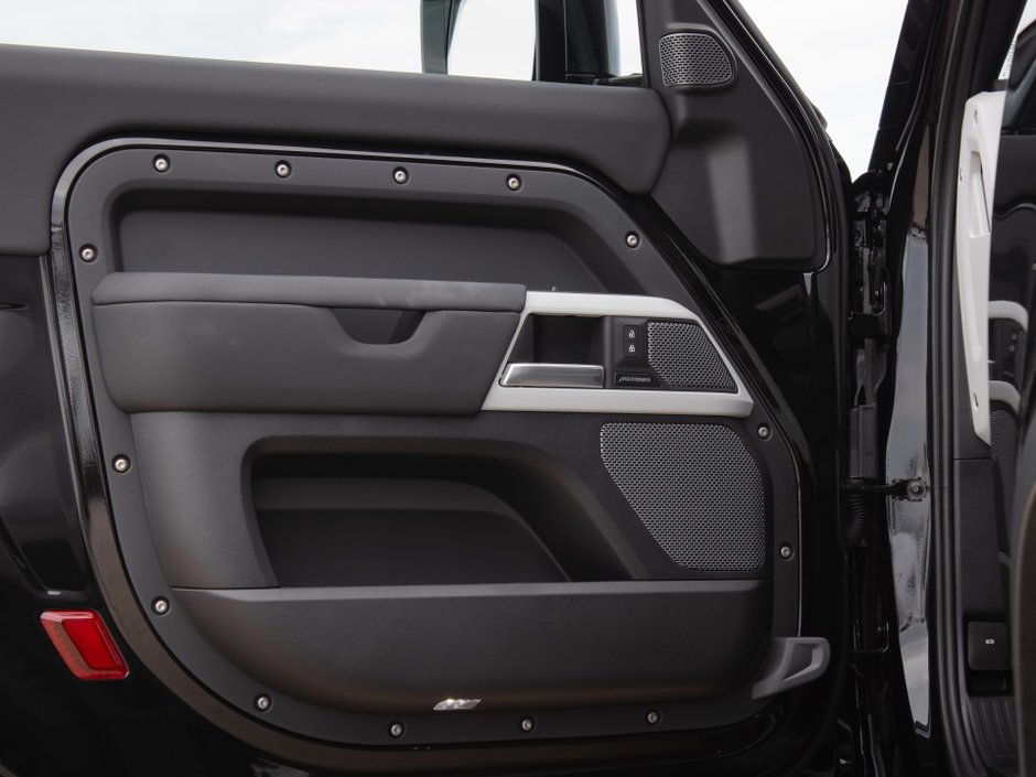 2024 Land Rover Defender S-8