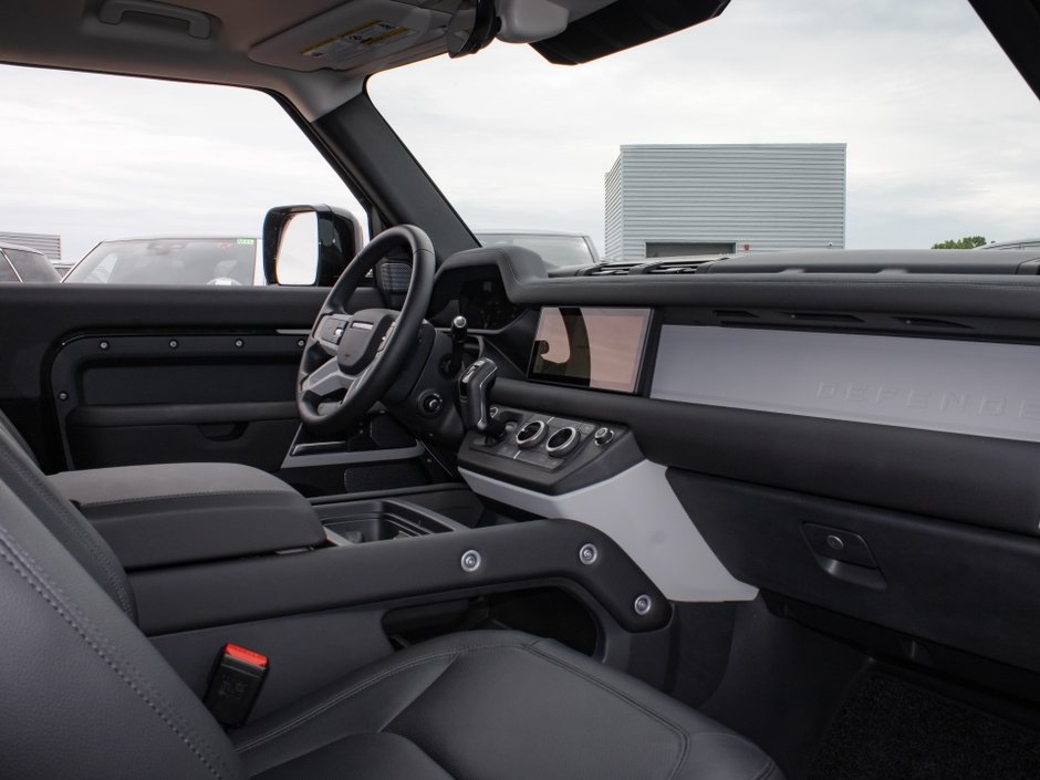 2024 Land Rover Defender S-27