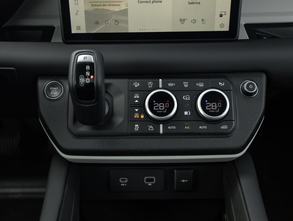 Land Rover Defender S 2024-14