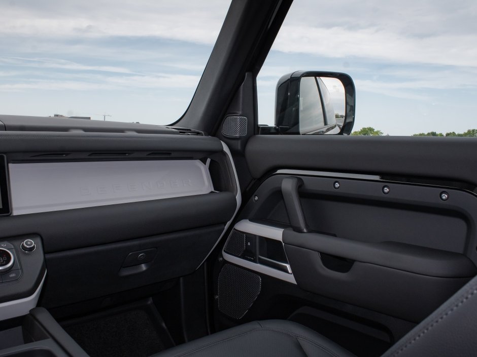2024 Land Rover Defender S-25