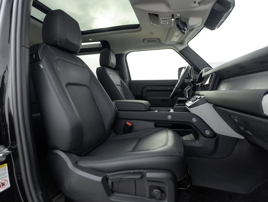 Land Rover Defender S 2024-21