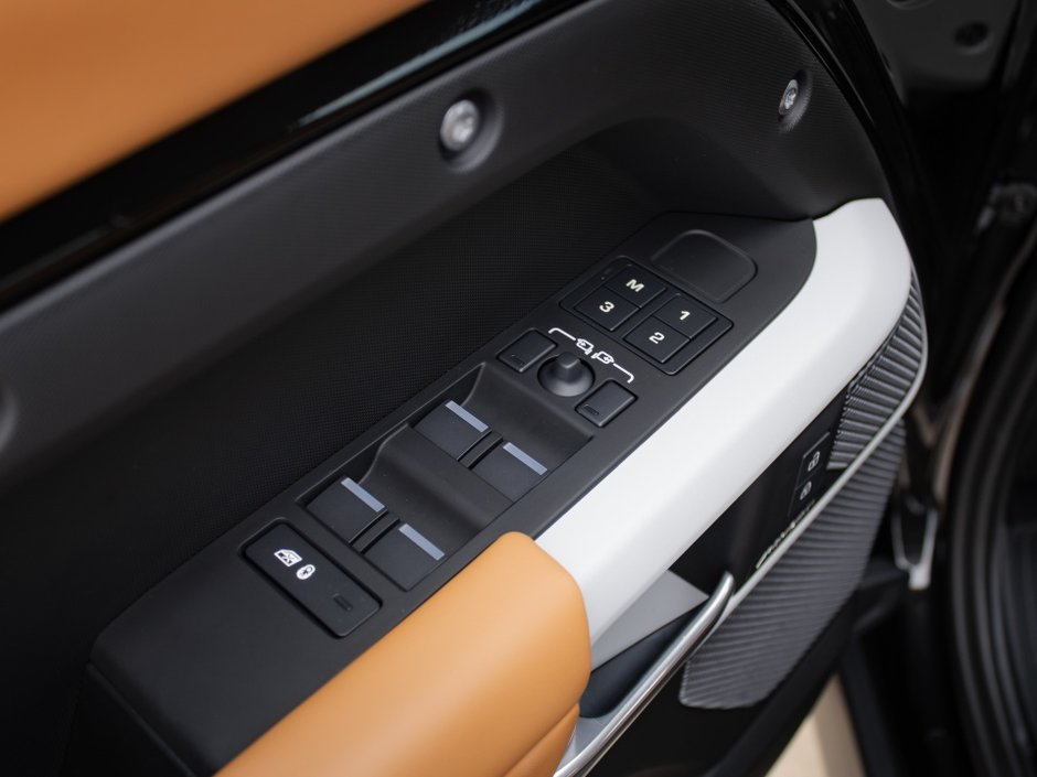 2024 Land Rover Defender S-10