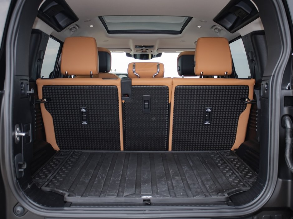 2024 Land Rover Defender S-37