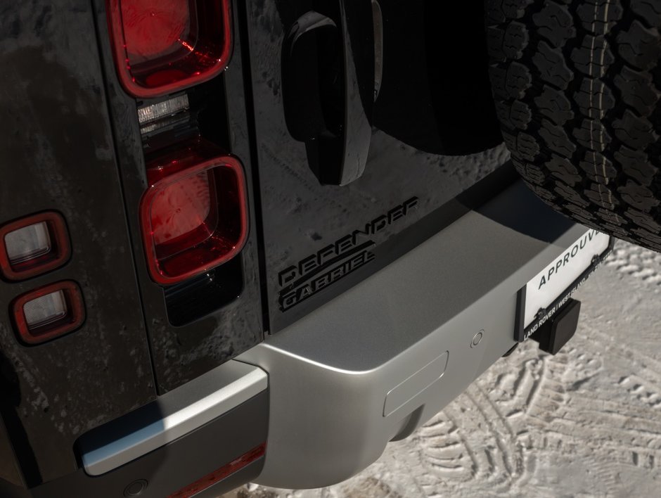 2024 Land Rover Defender S-31