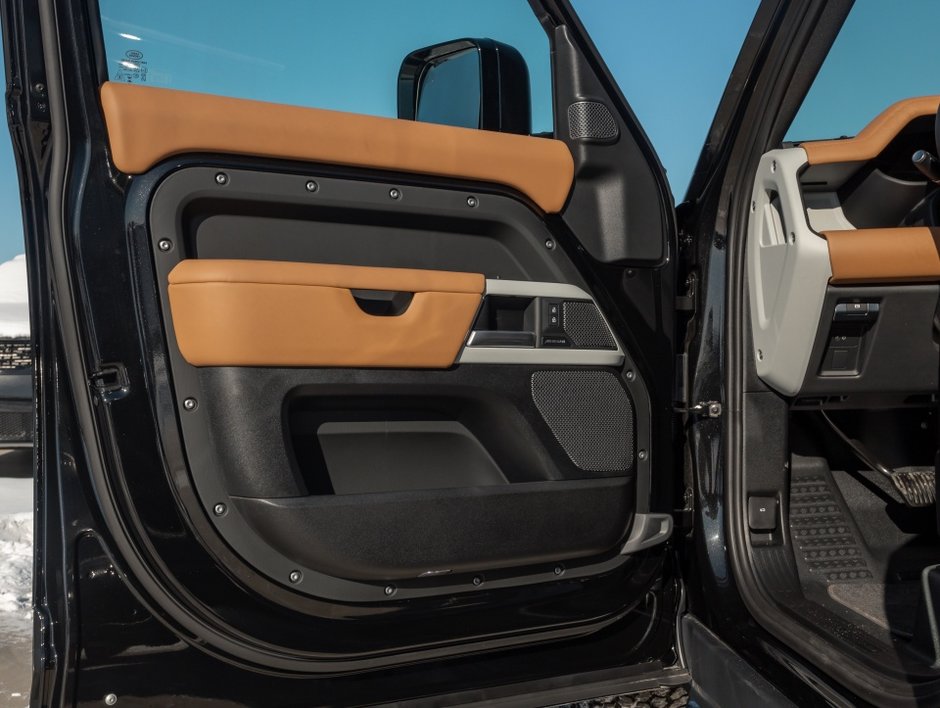2024 Land Rover Defender S-7