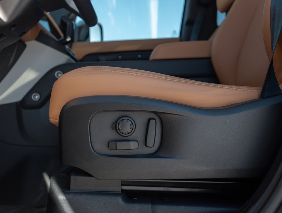 2024 Land Rover Defender S-18