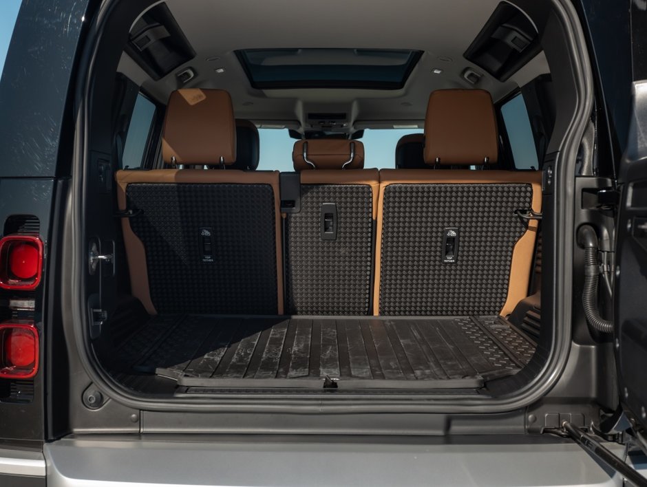 2024 Land Rover Defender S-29