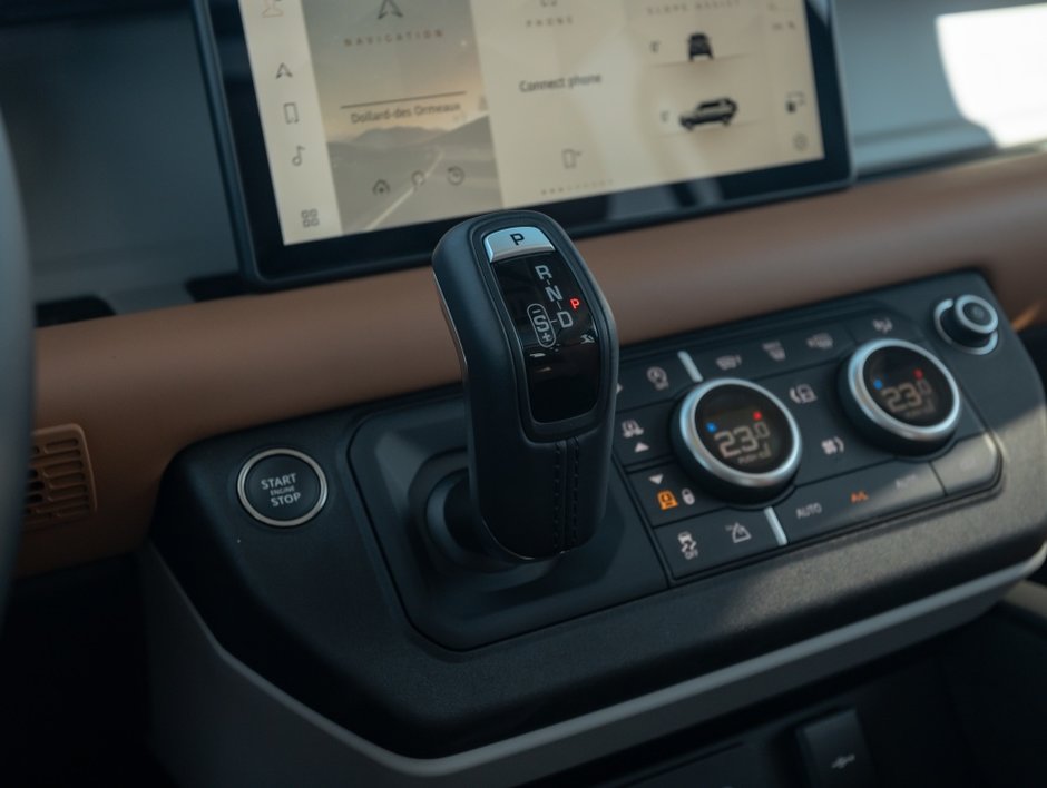 2024 Land Rover Defender S-17