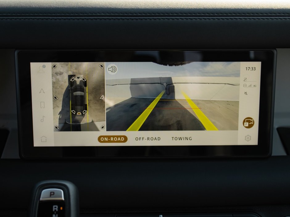 2024 Land Rover Defender S-17