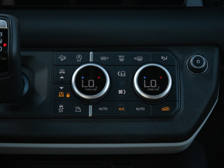 2024 Land Rover Defender S-18