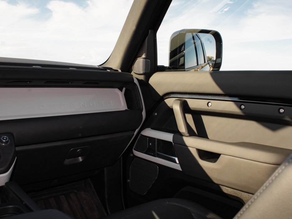 2024 Land Rover Defender S-27