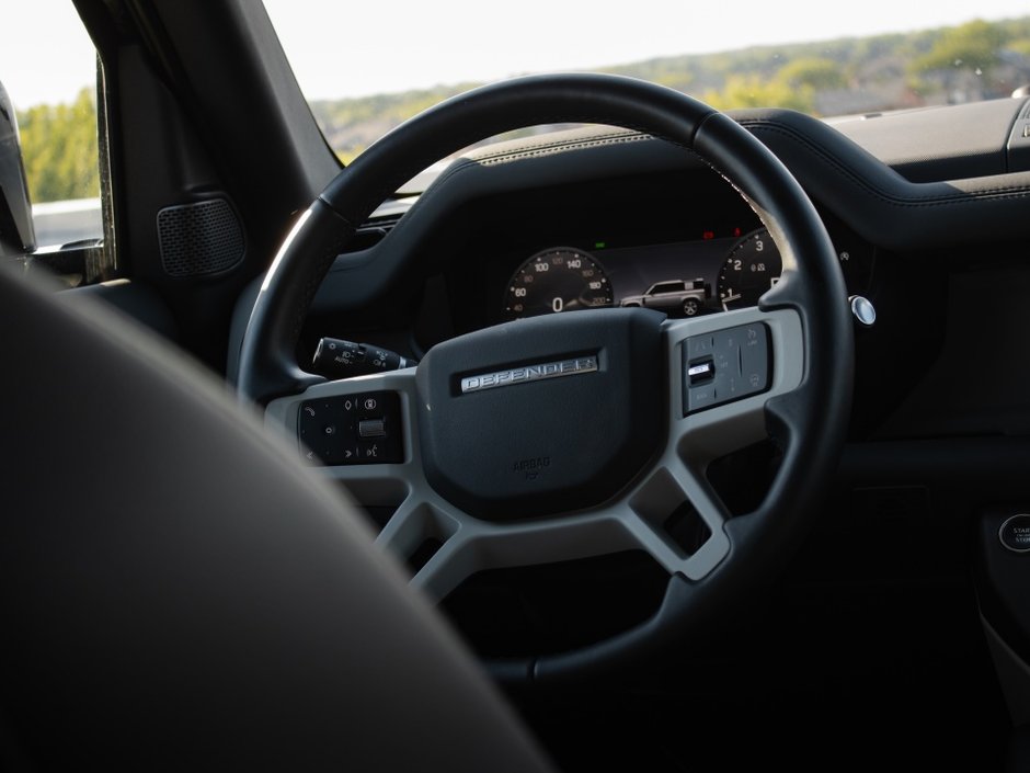 2024 Land Rover Defender S-25