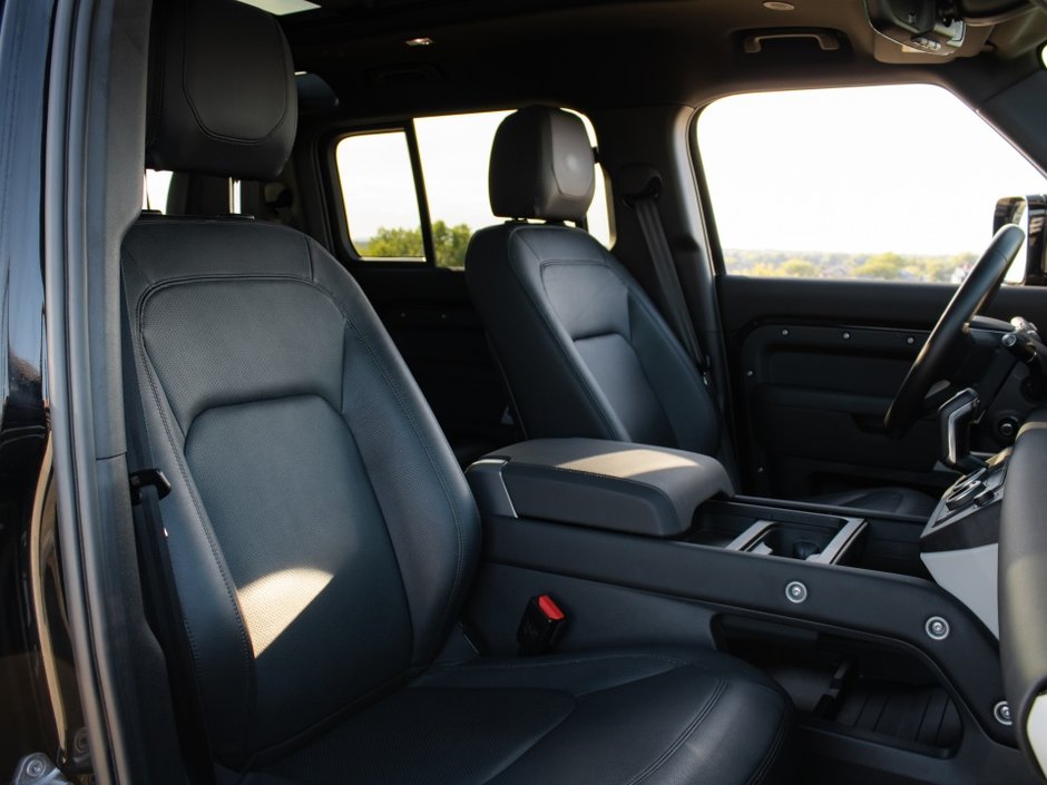 2024 Land Rover Defender S-28