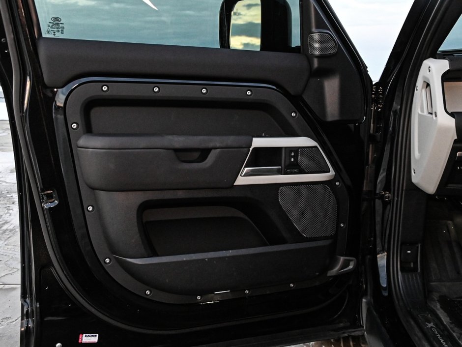 2024 Land Rover Defender X-Dynamic SE-8