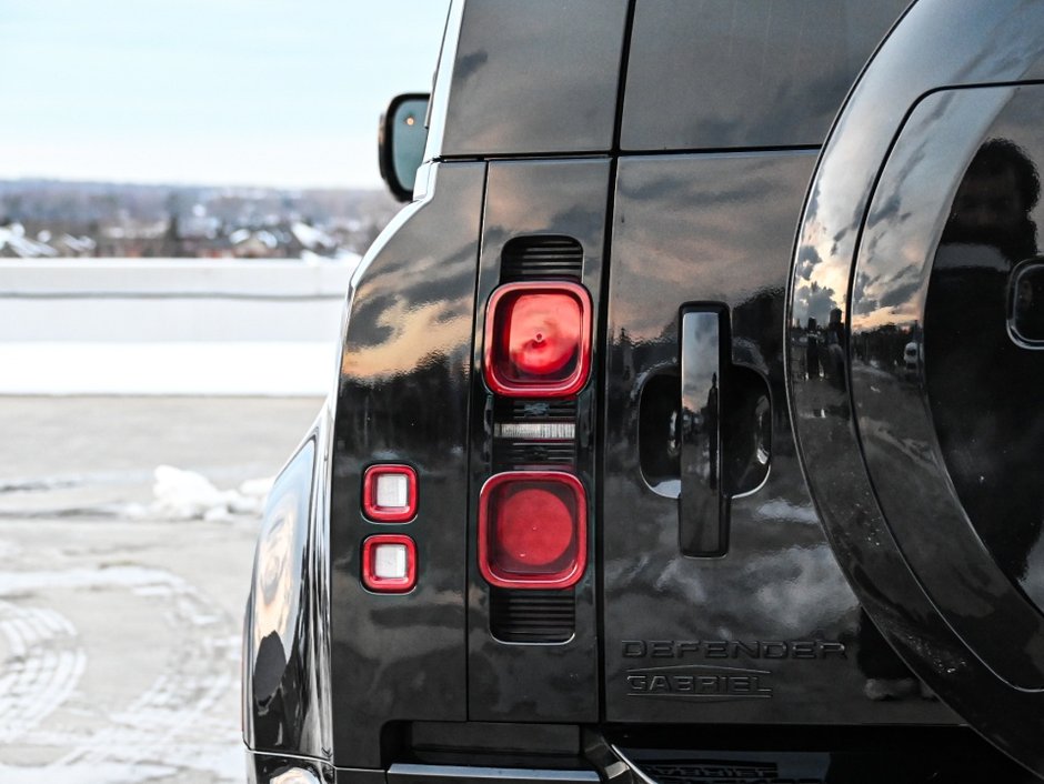 2024 Land Rover Defender X-Dynamic SE-24