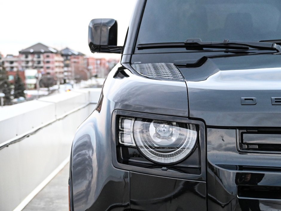 2024 Land Rover Defender X-Dynamic SE-28