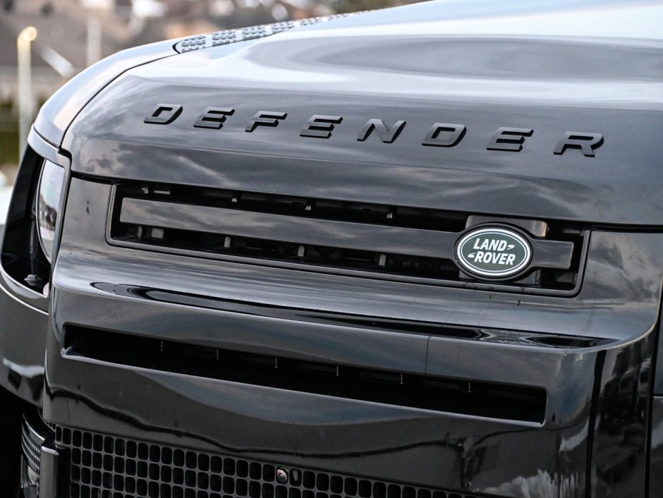 2024 Land Rover Defender X-Dynamic SE-27