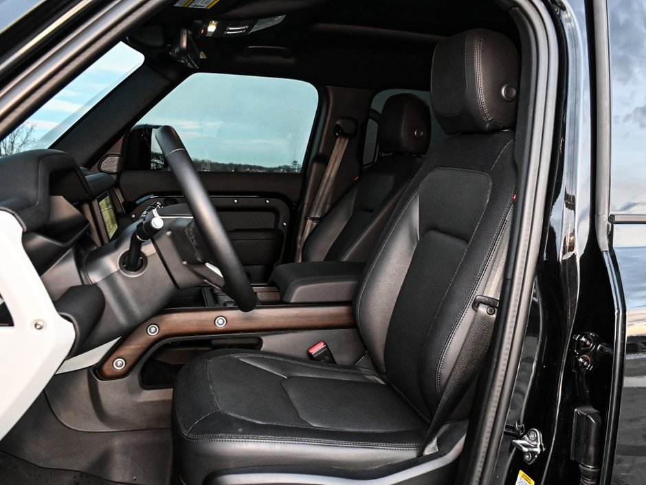 2024 Land Rover Defender X-Dynamic SE-10