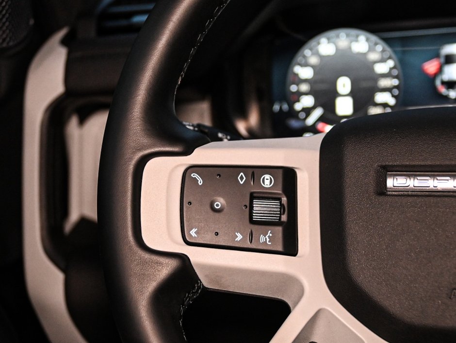 2024 Land Rover Defender X-Dynamic SE-17