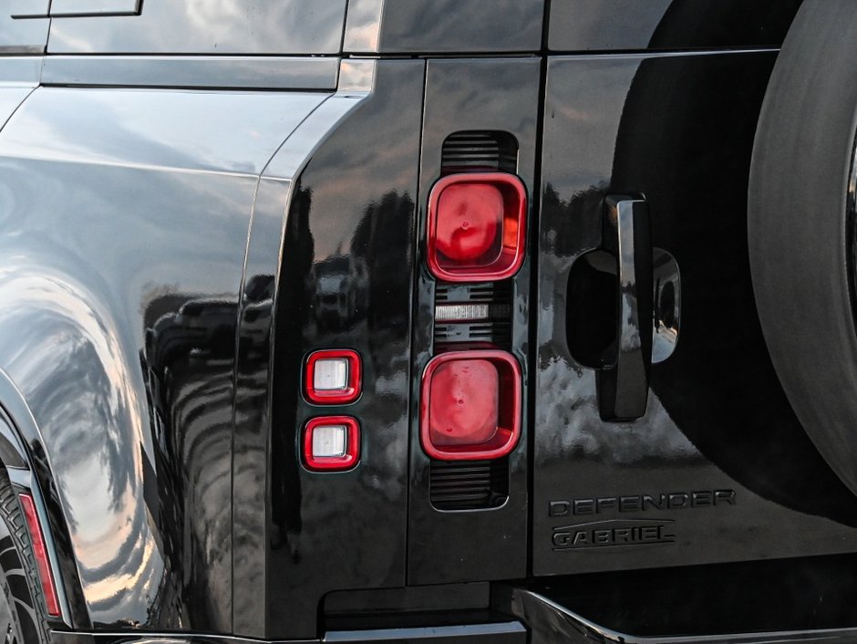 2024 Land Rover Defender X-Dynamic SE-25