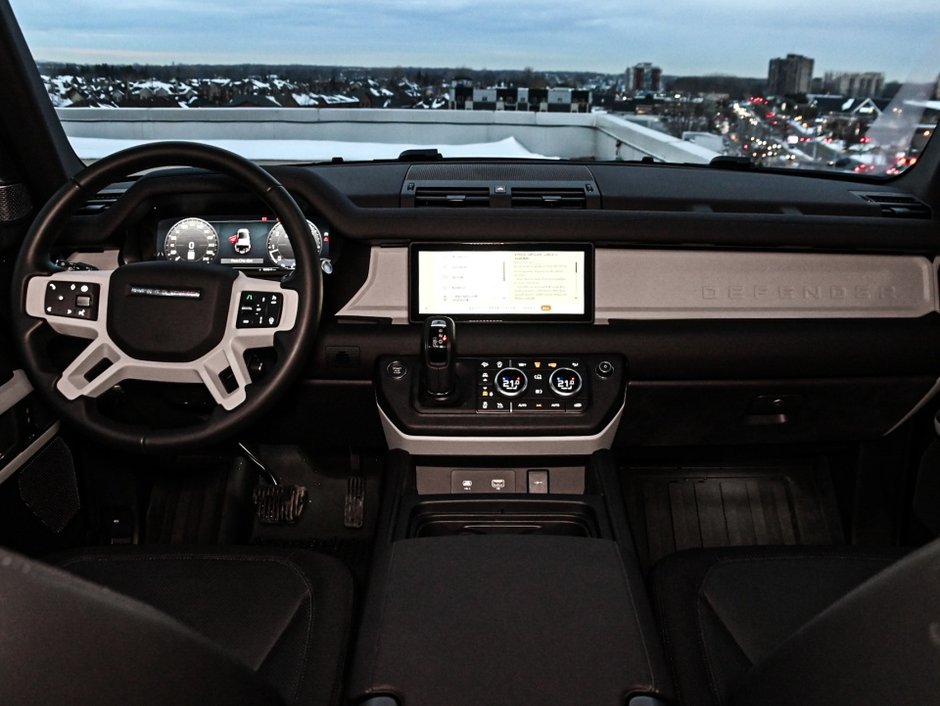 2024 Land Rover Defender X-Dynamic SE-12