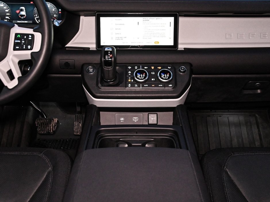 2024 Land Rover Defender X-Dynamic SE-13