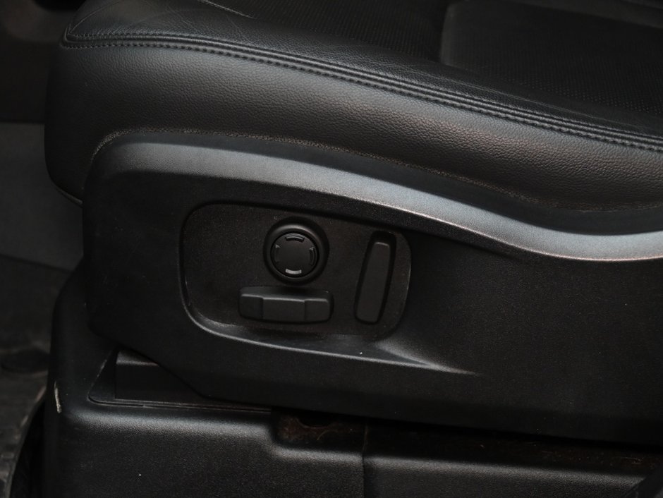 2024 Land Rover Defender S-10