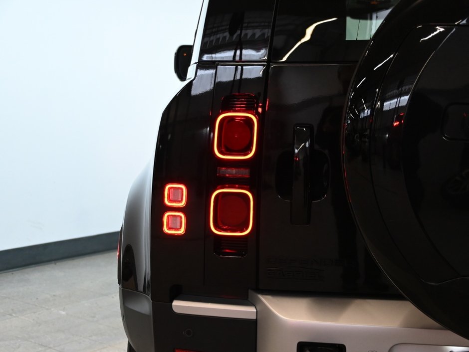 2024 Land Rover Defender S-29