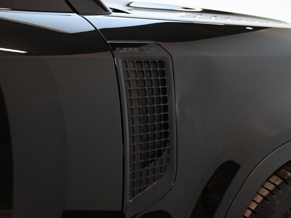 2024 Land Rover Defender S-30