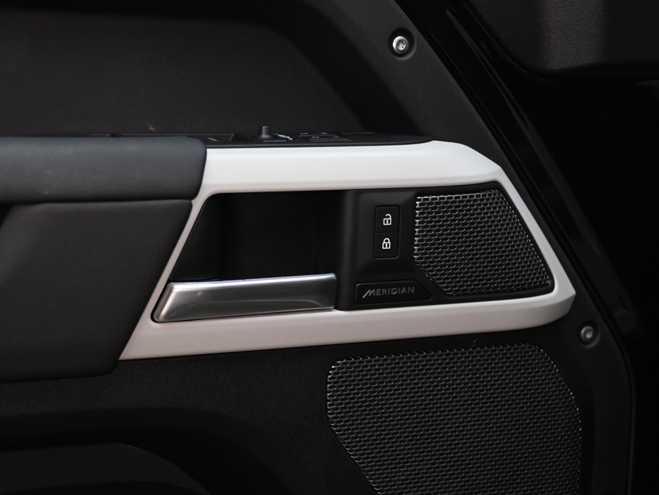 2024 Land Rover Defender S-8