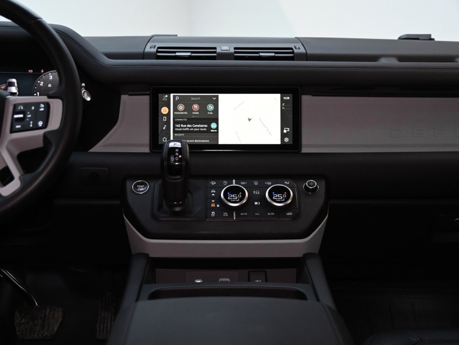 2024 Land Rover Defender S-21