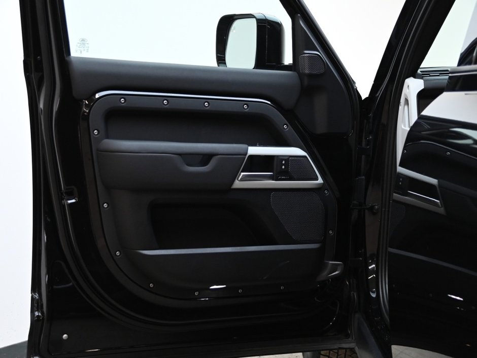 2024 Land Rover Defender S-7