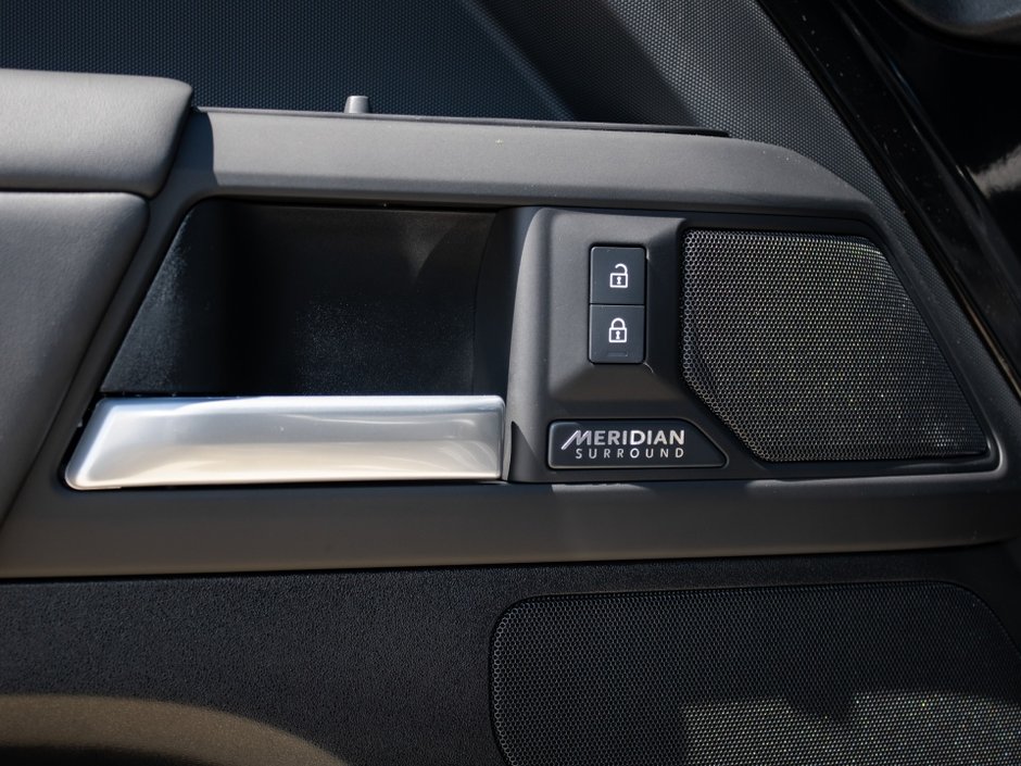 2025 Land Rover Defender X-Dynamic SE-9