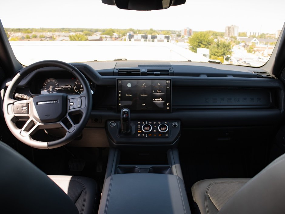 2025 Land Rover Defender X-Dynamic SE-12