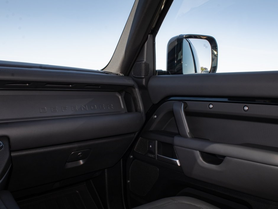 2025 Land Rover Defender X-Dynamic SE-24