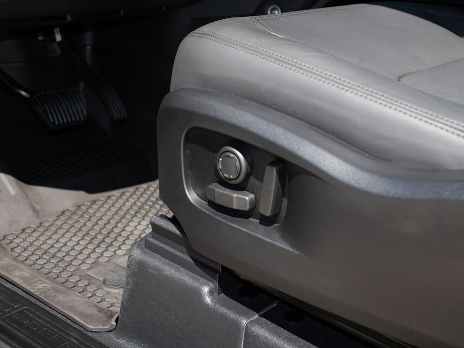 2025 Land Rover Defender X-Dynamic SE-10
