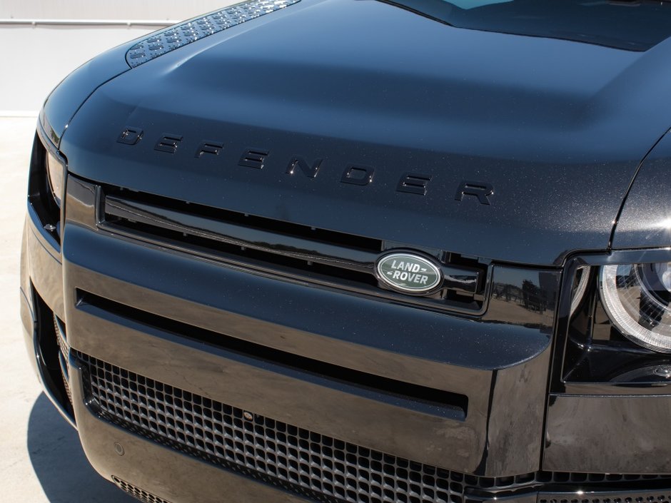2025 Land Rover Defender X-Dynamic SE-30