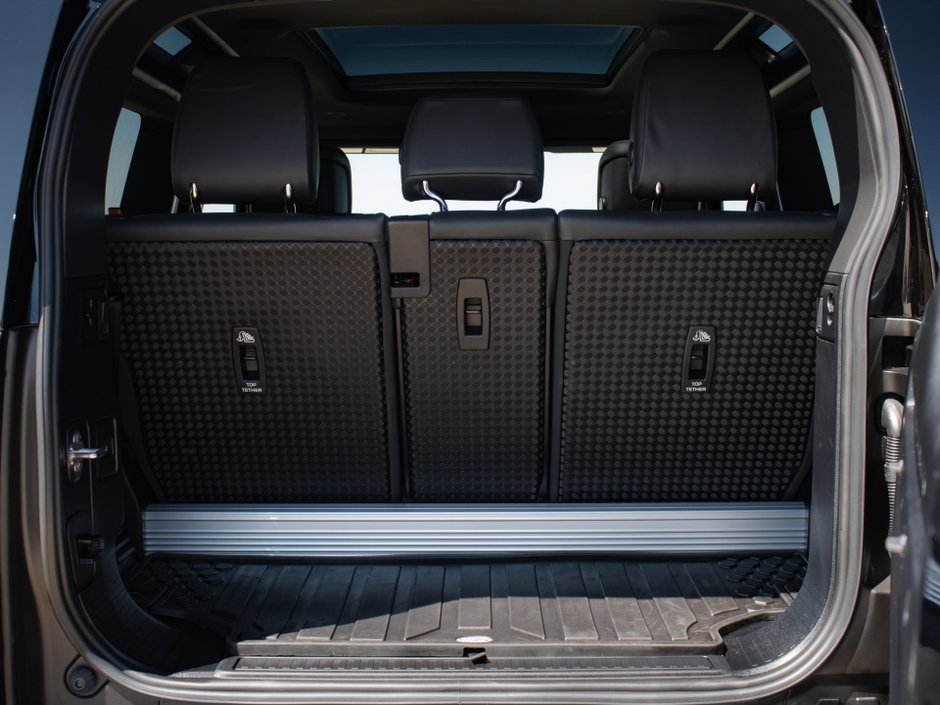 2025 Land Rover Defender X-Dynamic SE-34