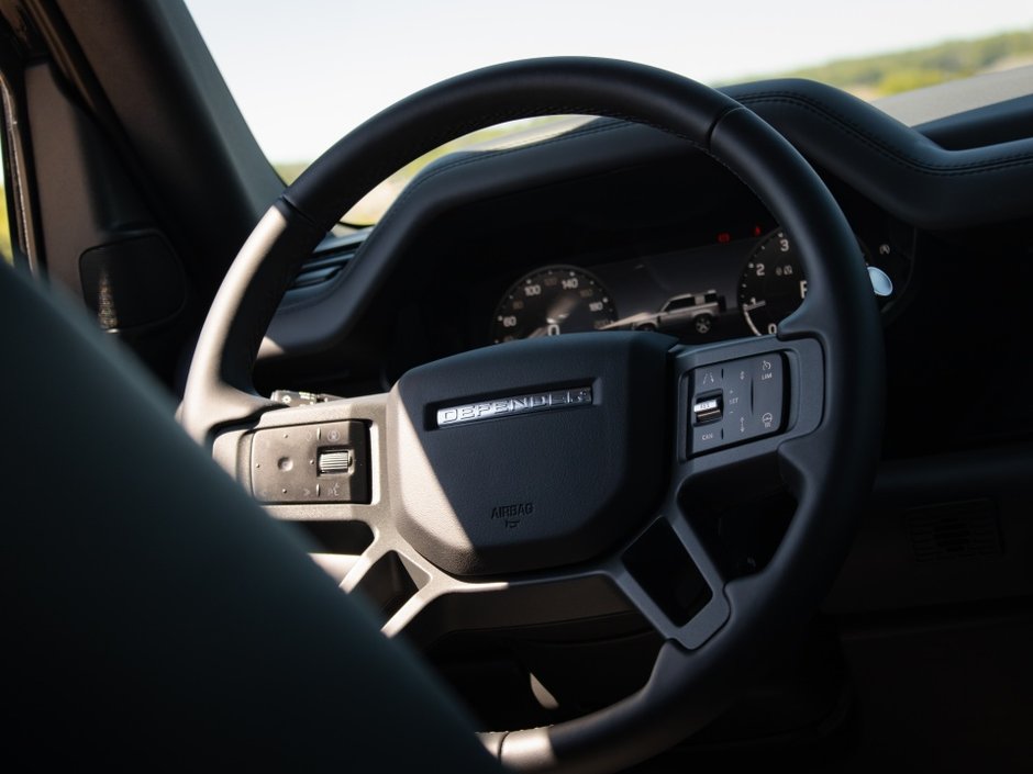2025 Land Rover Defender X-Dynamic SE-25