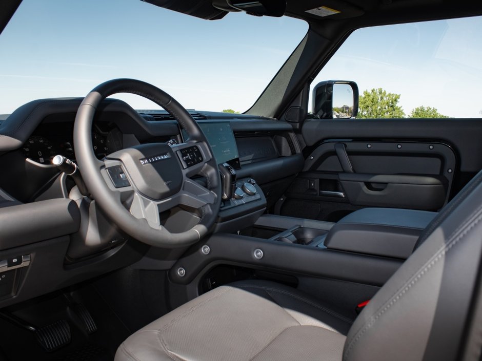 2025 Land Rover Defender X-Dynamic SE-2